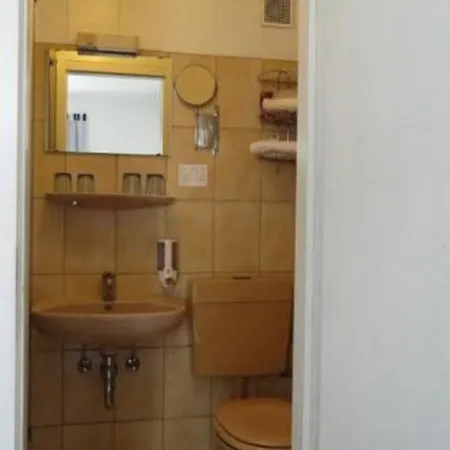 Gæstehus Gaestehaus Am Goldberg 3*