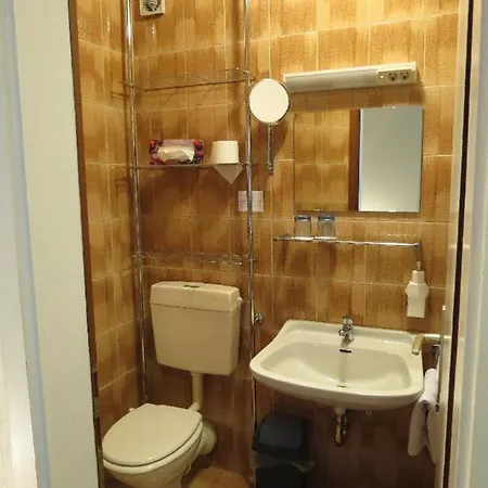 Gaestehaus Am Goldberg 3*